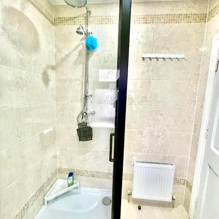 Проживание в семье The Garden Luxe Retreat