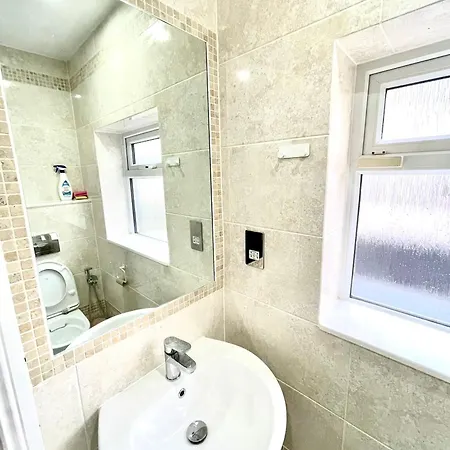 Проживание в семье The Garden Luxe Retreat *